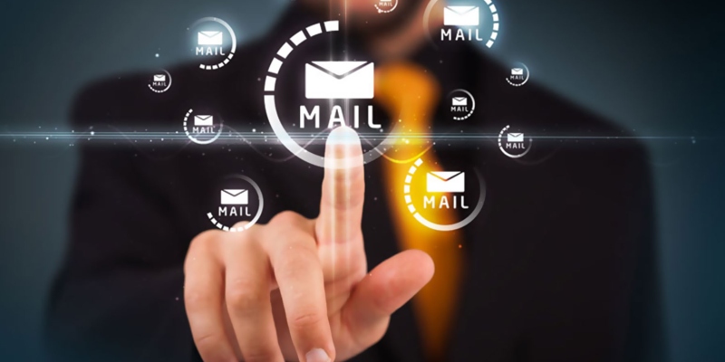 Liên hệ với chúng tôi qua email là giải pháp hiệu quả khi cần đính thêm tệp tin